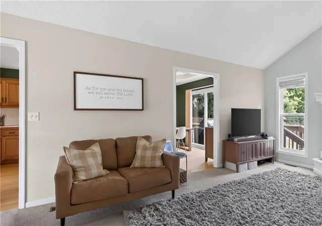 Photo 4 of Sale Pending at 11804 N Lydia Ave, Kansas City, MO 64155 | MLS# 2638243 | Listing updated on 2026-09-01