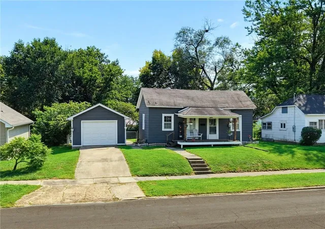 1st image of 1518 Calhoun St, Chillicothe, MO 64601 | MLS# 2638246