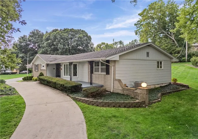 Photo 3 of Sale Pending at 9300 Madison Ave, Kansas City, MO 64114 | MLS# 2638249 | Listing updated on 2026-08-30