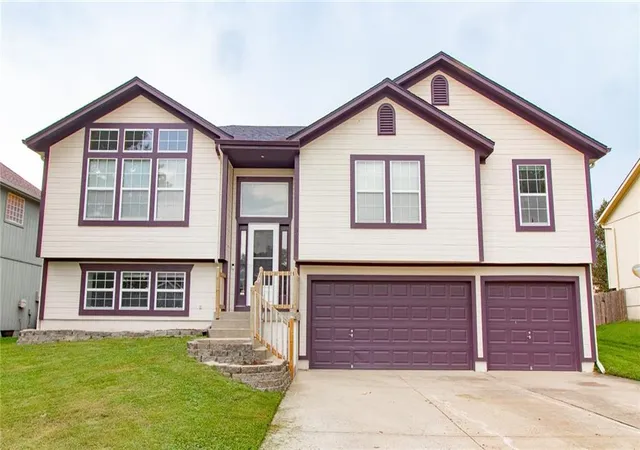1st image of 908 Se 14th St, Lee's Summit, MO 64081 | MLS# 2638255