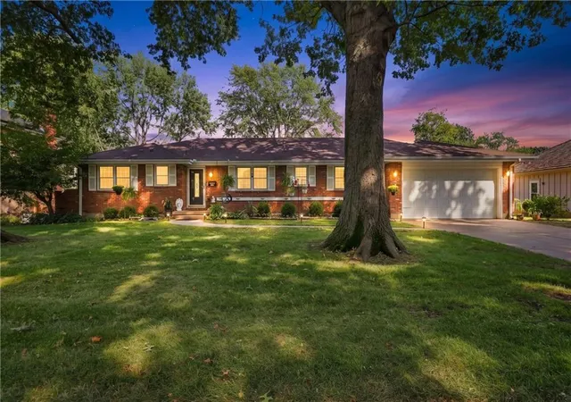 Single family home for sale at 5207 Spring Ave, Kansas City, MO 64133 | MLS# 2638256