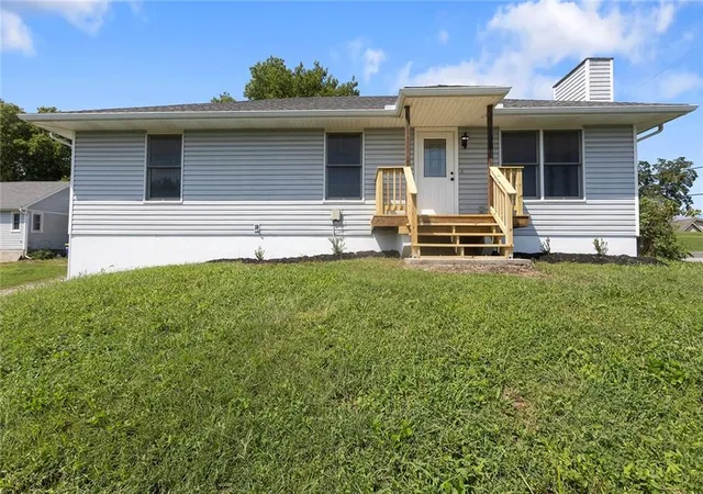 1st image of 500 S Commercial Ave, Smithville, MO 64089 | MLS# 2638257