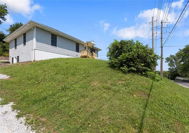 28th image of 500 S Commercial Ave, Smithville, MO 64089 | MLS# 2638257