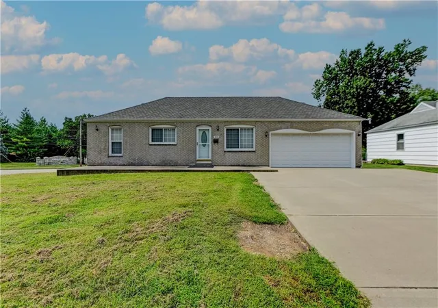 Photo 2 of Single family home for sale at 218 Sw Opal Dr, Lee's Summit, MO 64081 | MLS# 2638258 | Listing updated on 2026-08-27