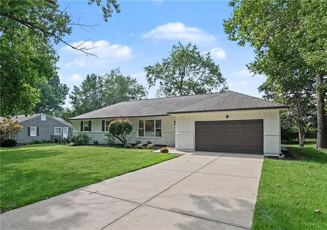 2nd image of 3515 W 93rd St, Leawood, KS 66206 | MLS# 2638263