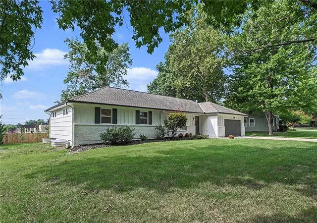 Photo 3 of Single family home for sale at 3515 W 93rd St, Leawood, KS 66206 | MLS# 2638263 | Listing updated on 2026-09-26