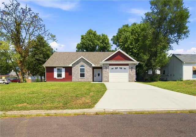 Photo 1 of Single family home for sale at 1207 E 11th St, Sedalia, MO 65301 | MLS# 2638268 | Listing updated on 2026-08-23