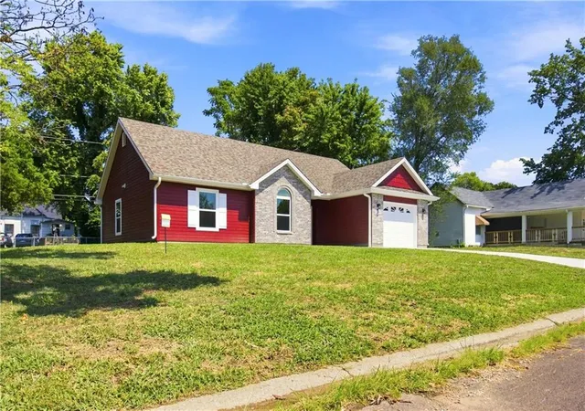 Photo 3 of Single family home for sale at 1207 E 11th St, Sedalia, MO 65301 | MLS# 2638268 | Listing updated on 2026-08-23