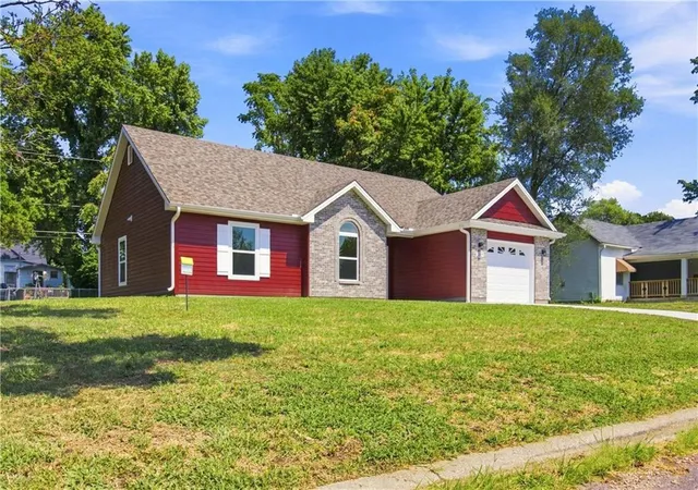 Photo 3 of Single family home for sale at 1207 E 11Th St, Sedalia, MO 65301 | MLS# 2638268 | Listing updated on 2026-08-23