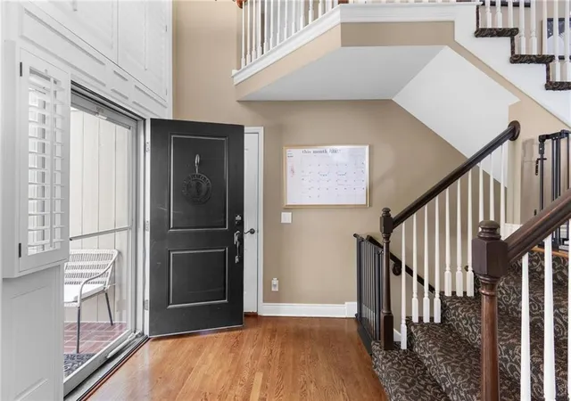 2nd image of 405 Sw Gentry Ln, Lee's Summit, MO 64081 | MLS# 2638269