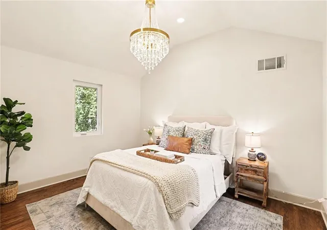Photo 3 of Single family home for sale at 5605 Kenwood Ave, Kansas City, MO 64110 | MLS# 2638270 | Listing updated on 2026-10-08