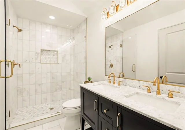 Photo 4 of Single family home for sale at 5605 Kenwood Ave, Kansas City, MO 64110 | MLS# 2638270 | Listing updated on 2026-10-08