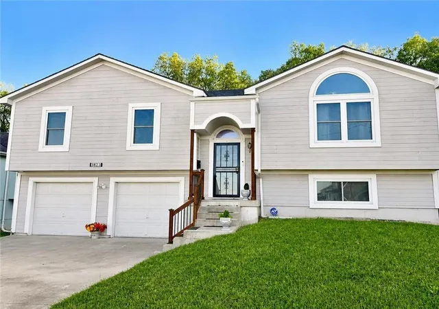 1st image of 3823 E 53rd St, Kansas City, MO 64130 | MLS# 2638282
