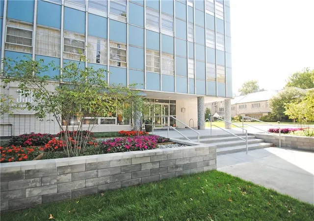Photo 2 of Condo for sale at 333 W Meyer Blvd #312, Kansas City, MO 64113 | MLS# 2638289 | Listing updated on 2026-08-28