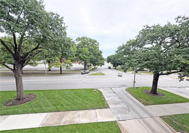 Photo 4 of Condo for sale at 333 W Meyer Blvd #312, Kansas City, MO 64113 | MLS# 2638289 | Listing updated on 2026-08-28