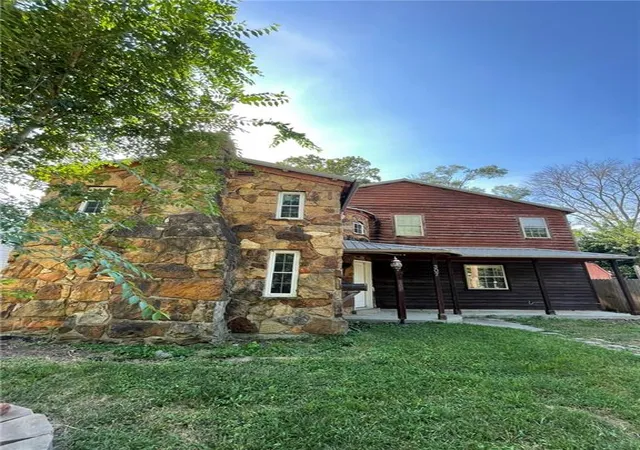 1st image of 307 S Water St, Clinton, MO 64735 | MLS# 2638291