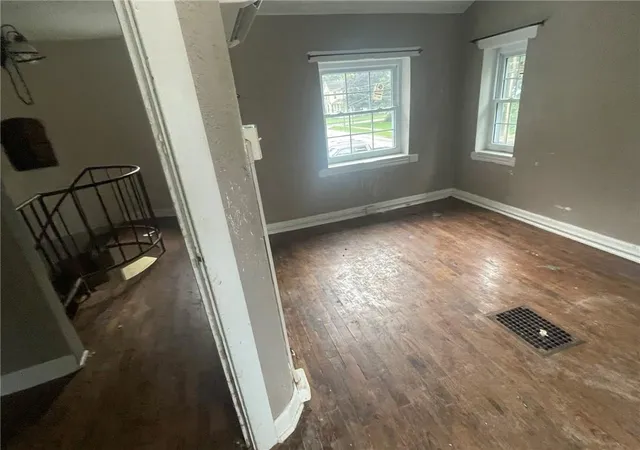 5th image of 307 S Water St, Clinton, MO 64735 | MLS# 2638291