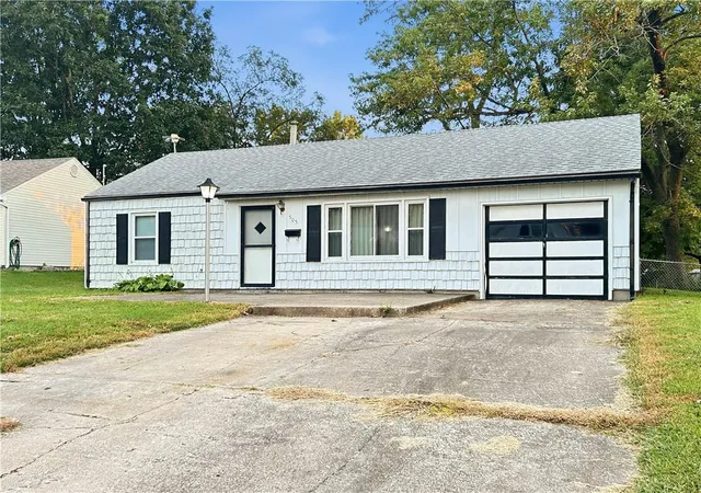 Photo 2 of Single family home for sale at 505 Ne 67th Ter, Gladstone, MO 64118 | MLS# 2638293 | Listing updated on 2026-09-04