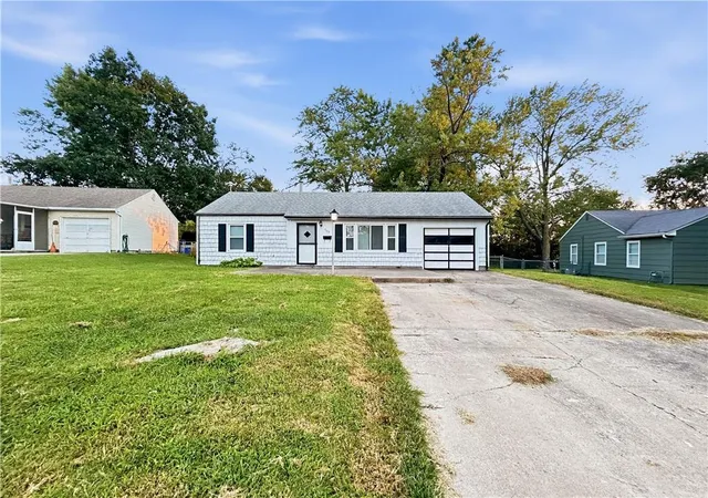 Photo 3 of Single family home for sale at 505 Ne 67Th Ter, Gladstone, MO 64118 | MLS# 2638293 | Listing updated on 2026-09-04