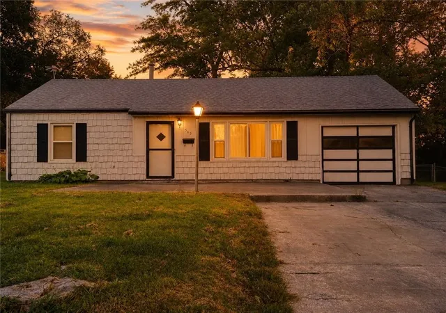 Photo 4 of Single family home for sale at 505 Ne 67Th Ter, Gladstone, MO 64118 | MLS# 2638293 | Listing updated on 2026-09-04