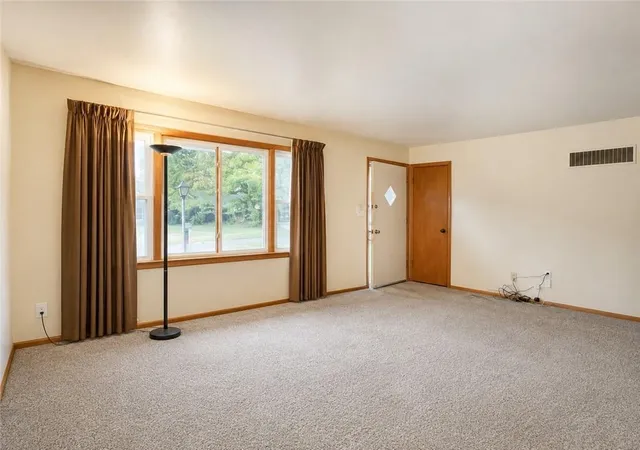 Photo 5 of Single family home for sale at 505 Ne 67Th Ter, Gladstone, MO 64118 | MLS# 2638293 | Listing updated on 2026-09-04