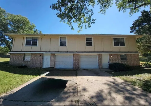 Photo 1 of Multi family home for sale at 205 Ne Westwind Dr, Lee's Summit, MO 64086 | MLS# 2638297 | Listing updated on 2026-08-31
