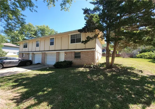 Photo 2 of Multi family home for sale at 205 Ne Westwind Dr, Lee's Summit, MO 64086 | MLS# 2638297 | Listing updated on 2026-08-31