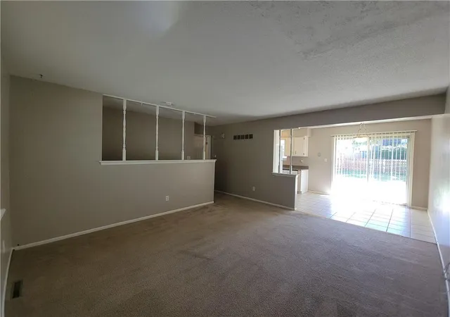 Photo 4 of House for sale at 205 Ne Westwind Dr, Lee's Summit, MO 64086 | MLS# 2638297 | Listing updated on 2026-08-31