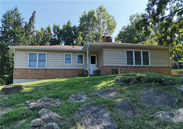 1st image of 9723 E 13th St S, Independence, MO 64052 | MLS# 2638302
