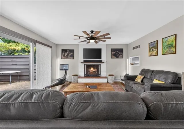 Photo 4 of Sale Pending at 2800 W 91St St, Leawood, KS 66206 | MLS# 2638303 | Listing updated on 2026-09-22
