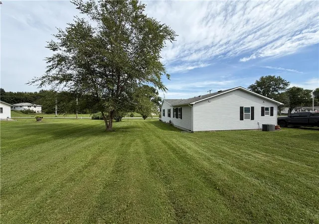 Photo 5 of Single family home for sale at 510 W Samuel St, Hamilton, MO 64644 | MLS# 2638304 | Listing updated on 2026-08-24