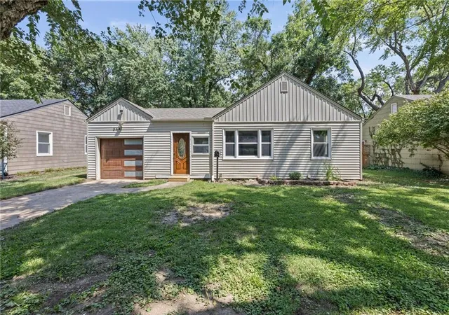 image of 5441 Cedar St, Roeland Park, KS 66205 | MLS# 2638306