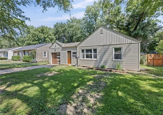 image of 5441 Cedar St, Roeland Park, KS 66205 | MLS# 2638306