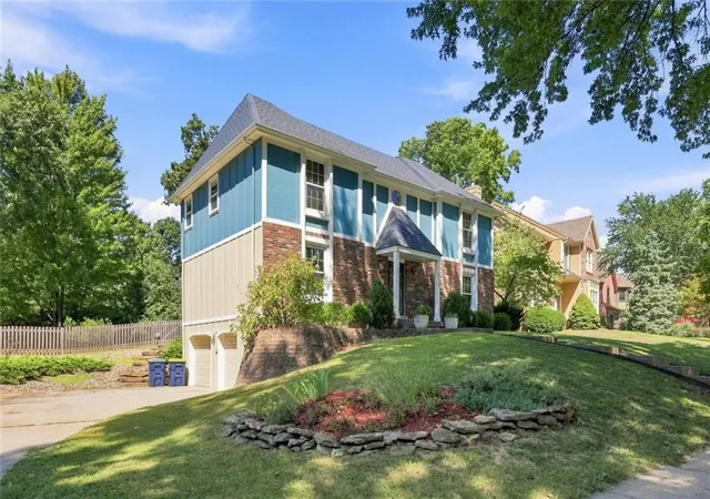Photo 3 of Single family home for sale at 6112 N Strathbury Ave, Kansas City, MO 64151 | MLS# 2638308 | Listing updated on 2026-09-13