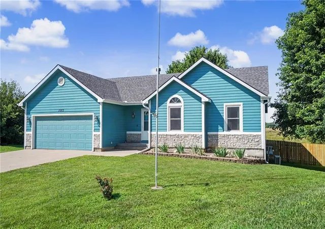 1st image of 1003 Lisa Ct, Baldwin City, KS 66006 | MLS# 2638324