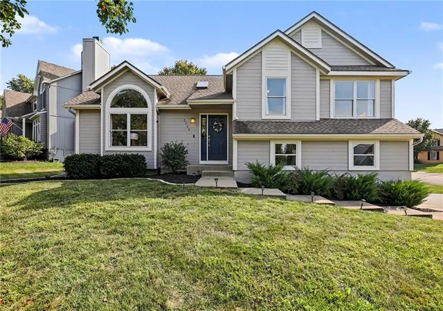 Photo 1 of Sale Pending at 2529 Sw 10th St, Lee's Summit, MO 64081 | MLS# 2638333 | Listing updated on 2026-09-01