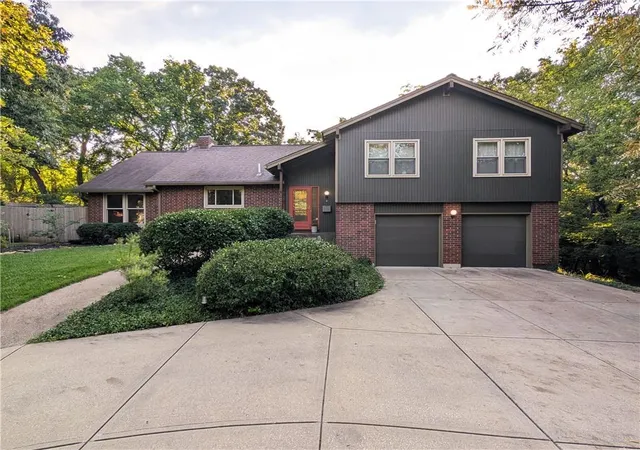 1st image of 10050 Roe Ave, Overland Park, KS 66207 | MLS# 2638335
