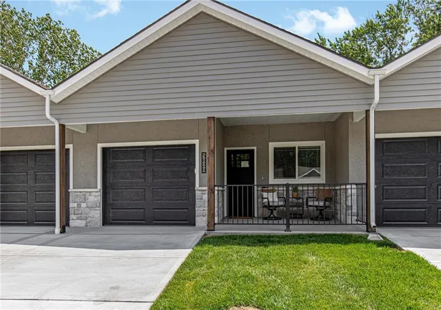 2nd image of 5821 Hunter Ct, Raytown, MO 64133 | MLS# 2638343