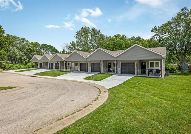 Photo 3 of Single family home for sale at 5821 Hunter Ct, Raytown, MO 64133 | MLS# 2638343 | Listing updated on 2026-09-26
