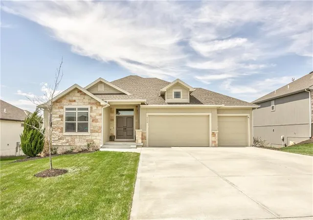 2nd image of 18908 Corbin St, Spring Hill, KS 66983 | MLS# 2638346