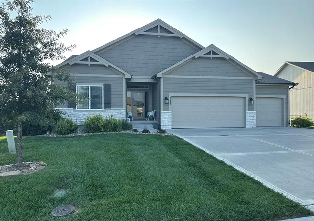 1st image of 2938 Sw Arboridge Dr, Lee's Summit, MO 64082 | MLS# 2638347