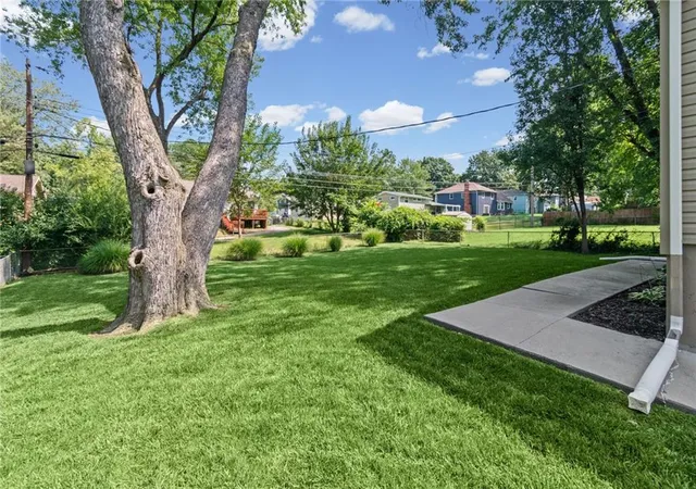 1st image of 1108 Ne 52nd Ter, Kansas City, MO 64118 | MLS# 2638353