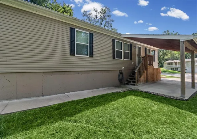 Photo 2 of Single family home for sale at 1108 Ne 52nd Ter, Kansas City, MO 64118 | MLS# 2638353 | Listing updated on 2026-08-24