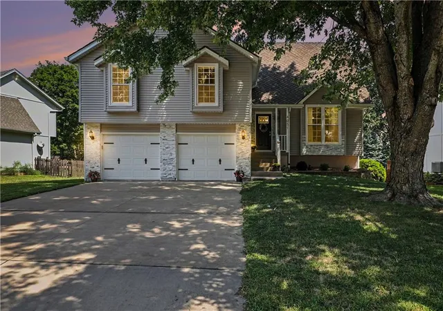 Photo 1 of Sale Pending at 4051 Sw Clipper Ln, Lee's Summit, MO 64082 | MLS# 2638354 | Listing updated on 2026-09-02