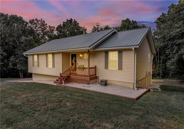 Photo 3 of Sale Pending at 615 Se 145th Rd, Warrensburg, MO 64093 | MLS# 2638357 | Listing updated on 2026-08-29