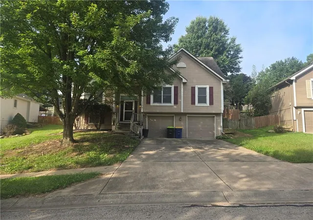 Photo 1 of Sale Pending at 14614 Killarney Ln, Smithville, MO 64089 | MLS# 2638358 | Listing updated on 2026-08-27