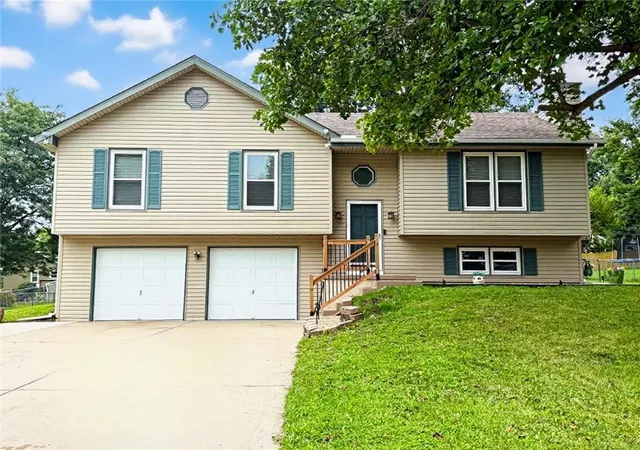 1st image of 1607 Ne 114 St, Kansas City, MO 64155 | MLS# 2638364