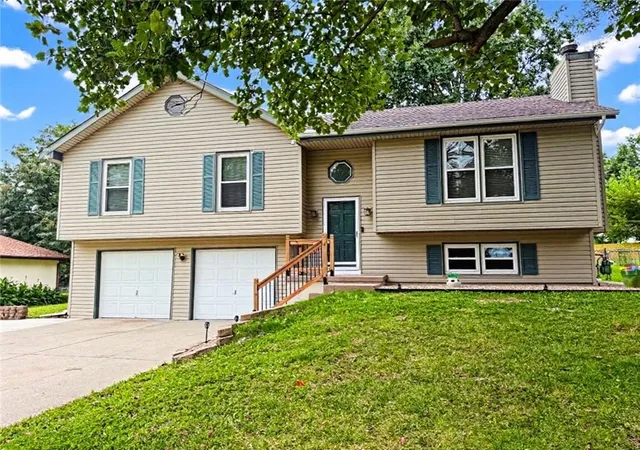 Photo 2 of Single family home for sale at 1607 Ne 114 St, Kansas City, MO 64155 | MLS# 2638364 | Listing updated on 2026-09-05
