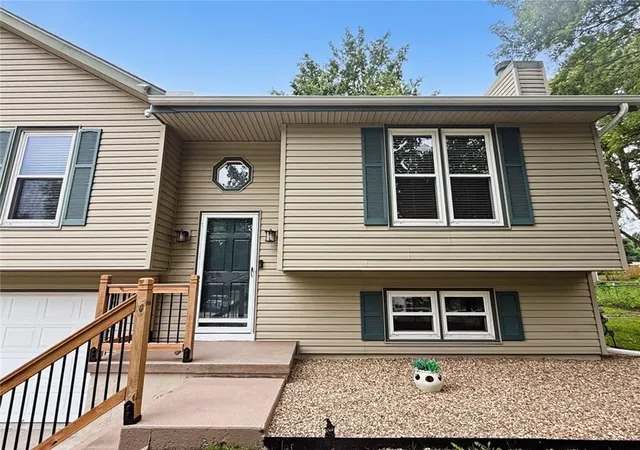 Photo 3 of Single family home for sale at 1607 Ne 114 St, Kansas City, MO 64155 | MLS# 2638364 | Listing updated on 2026-09-05