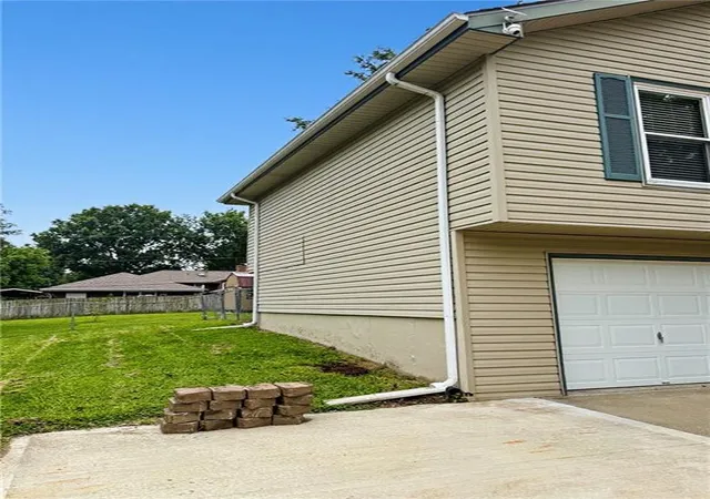 Photo 3 of Single family home for sale at 1607 Ne 114 St, Kansas City, MO 64155 | MLS# 2638364 | Listing updated on 2026-09-27